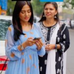 Amrita Rao Instagram – जल ही जीवन है.. इसलिये आप भी लीजिए 🙈😇
#amritarao #kabitaskitchen #jallijiyememes #jallijiye #jallijiyeviralmemes #trendingreel #reels #reel #reelitfeelit #reelsvideo #trendingreelsvideo #trendingsongs #orepiya #reelkarofeelkaro #viralvideos #viralreels #amritarao