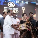 Amrutha Nair Instagram - എന്റെ ക്യരിയറിലെ ആദ്യത്തെ അവാർഡ് ഞാൻ ഏറ്റുവാങ്ങിയ ദിവസം( 21/6/2023) ബെസ്റ്റ് ക്യാരക്റ്റർ റോളിനാണ് എനിക്ക് അവാർഡ് കിട്ടിയിരിക്കുന്നത്. പൂവച്ചൽ ഖാദർ ടെലിവിഷൻ അവാർഡ് 2023 ആണ് എനിക്ക് കിട്ടിയിരിക്കുന്നത്, ഇയൊരു അവസരത്തിൽ എനിക്ക് ഒരുപാട് നന്ദി പറയാനുണ്ട്. ആദ്യതന്നെ @joseperoorkada നന്ദി പറയുന്നു. ഈ ഒരു റോളിലേക്കു എന്നെ കാസ്റ് ചെയ്തതിന് നന്ദി. അതുപോലെതന്നെ our “GEETHAGOVINDHAM “ team @drjosephine_13 @sajansooreya @_aju_thomas_ @akin_m_a @swethavenkat.v @_.revathi_murali_ @umanair_official @anilk_sivaram thank u all for the big support 🫰🏻♥️ And special thanks to our director @githeshkarunakaran sir and script writer George kattapana 🥰 Thank u @syam_vembayam 🥰 My family and എന്നെ ഇതുവരെ സപ്പോർട്ട് ചെയ്ത എല്ലാവർക്കും ഒരായിരം നന്ദി ♥️ Trivandrum, India