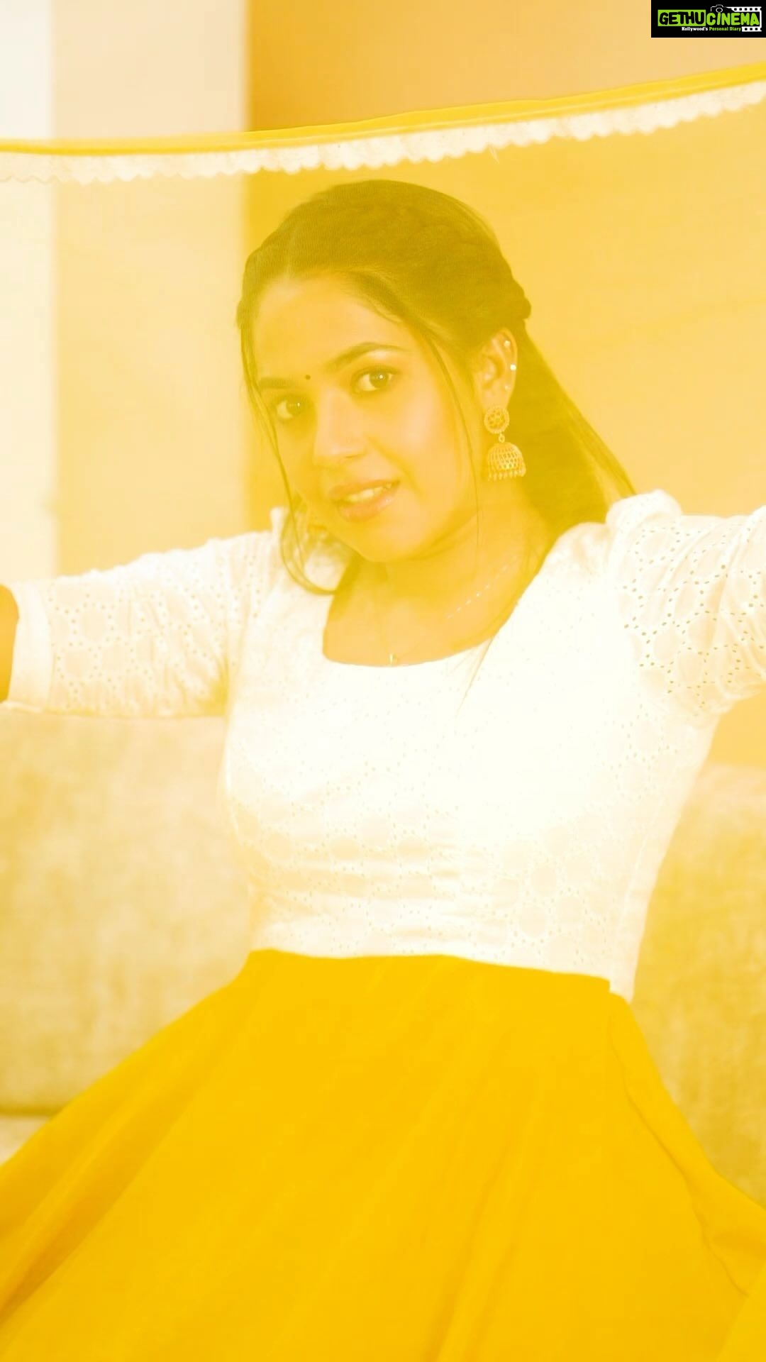 Amrutha Nair Instagram - 💛 Outfit @udupp_by_devikaraju Location @blushingtone_by_veenavineeth MUA @blushingtone_by_veenavineeth Video @vipinjkumar