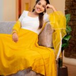 Amrutha Nair Instagram - 💛💐 Attire @udupp_by_devikaraju Pic @vipinjkumar Location @blushingtone_by_veenavineeth MUA @blushingtone_by_veenavineeth #reelsinstagram #yellow #white #pic Trivandrum, India