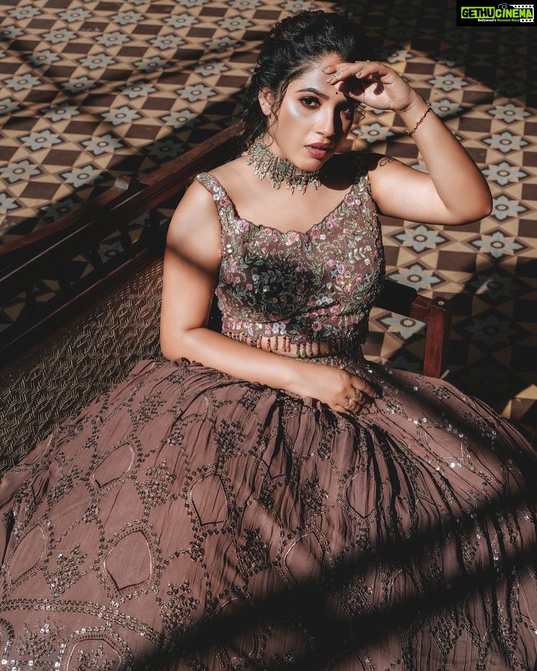Amrutha Nair Instagram - Everything is so fine with a little bit of sunshine ✨✨ Shot by : @kanojo_stories @vaisakh_mascara Retouch @vipinjkumar Mua : @blushingtone_by_veenavineeth Outfit by @taavisha_by_geethu , @the_rental_jeannie Ornaments by @alameen_fashion_jewels