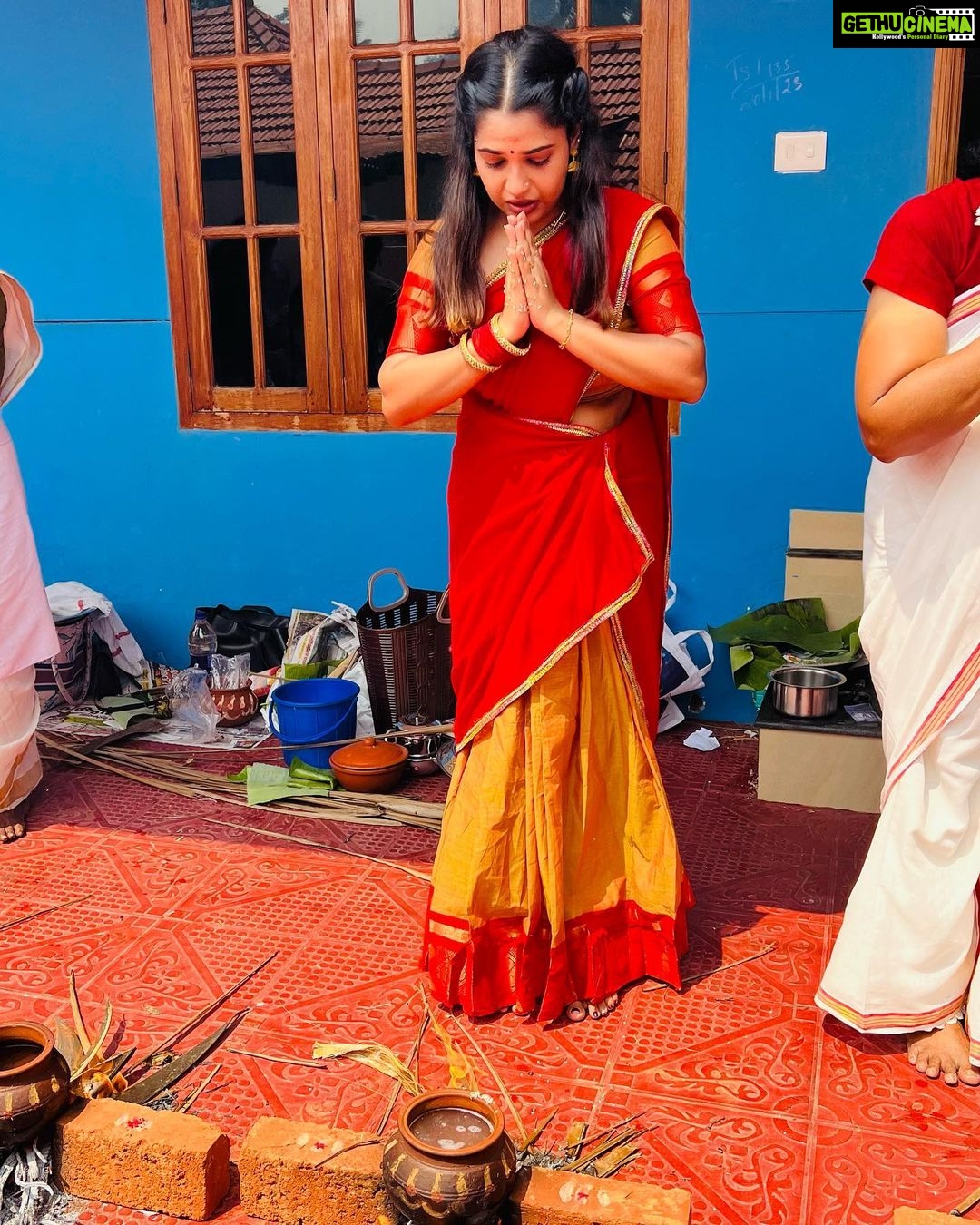 Amrutha Nair Instagram - വ്രതശുദ്ധിയോടെ എല്ലാ സങ്കടങ്ങളും എല്ലാ ആഗ്രഹങ്ങളും അമ്മയിൽ അർപ്പിച്ചുകൊണ്ട് മറ്റൊരു പൊങ്കാല കൂടി #attukalpongala ♥️ Trivandrum, India