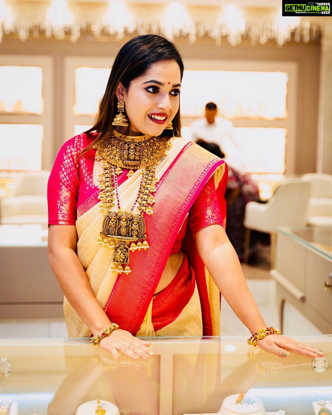 Amrutha Nair Instagram - ♥️ 📸 @vipinjkumar Jewellery @pothysswarnamahal Attire @brand_nithara_ Thiruvananthapuram, Kerala, India