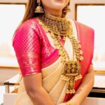 Amrutha Nair Instagram - ♥️ Saree @brand_nithara_ Ornaments @pothysswarnamahal