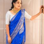 Amrutha Nair Instagram - Wearing beautiful jewellery makes every moment create 🦋♥️ @kalyanjewellers_official Jewellery @kalyanjewellers_official Saree @varnudais Blouse design @vybhadesignerstudio Pic @vipinjkumar MUA @blushingtone_by_veenavineeth Trivandrum, India