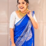 Amrutha Nair Instagram - Wearing beautiful jewellery makes every moment create 🦋♥️ @kalyanjewellers_official Jewellery @kalyanjewellers_official Saree @varnudais Blouse design @vybhadesignerstudio Pic @vipinjkumar MUA @blushingtone_by_veenavineeth Trivandrum, India