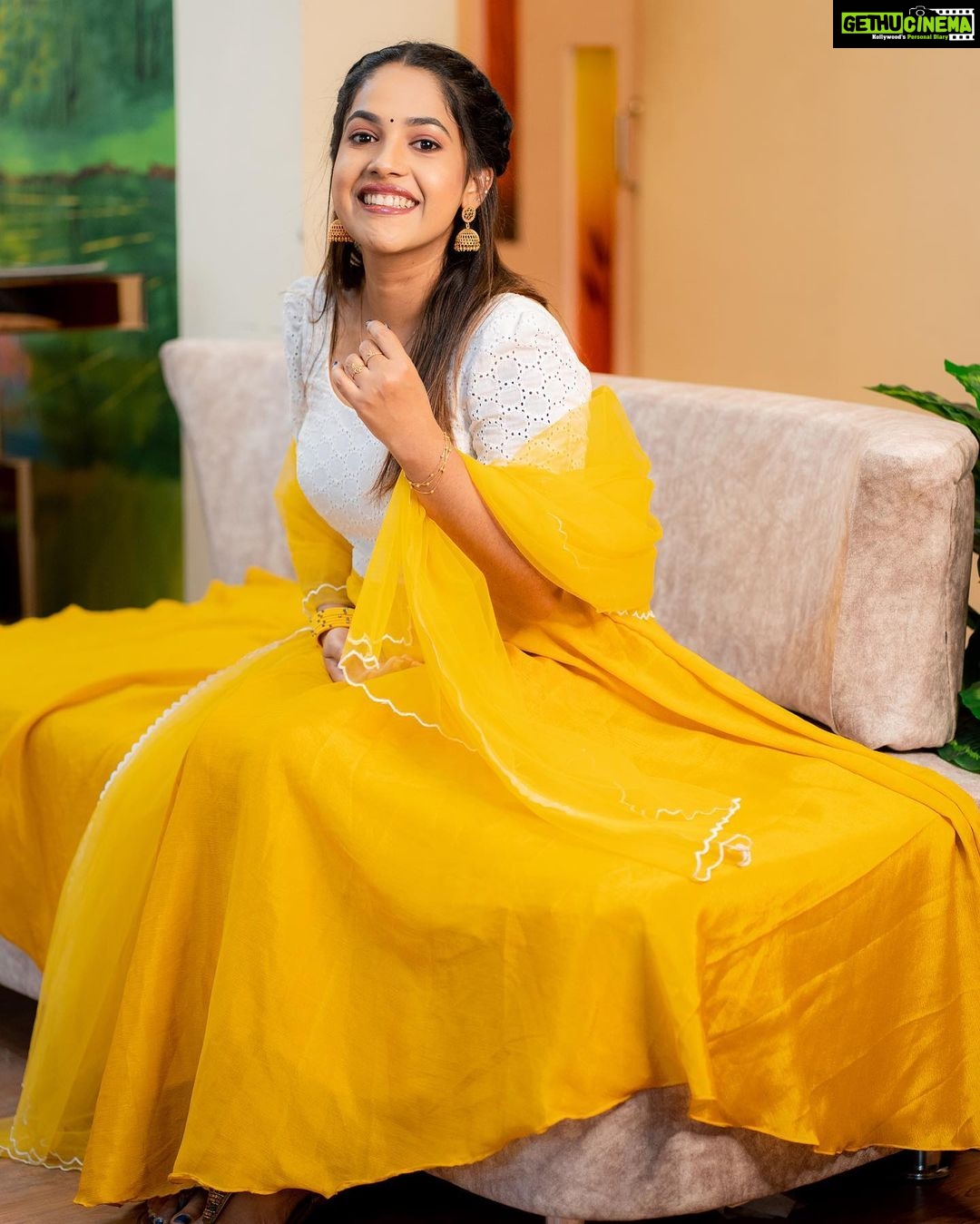 Amrutha Nair Instagram - 💛🥰 Outfit @udupp_by_devikaraju Location @blushingtone_by_veenavineeth MUA @blushingtone_by_veenavineeth Pic @vipinjkumar
