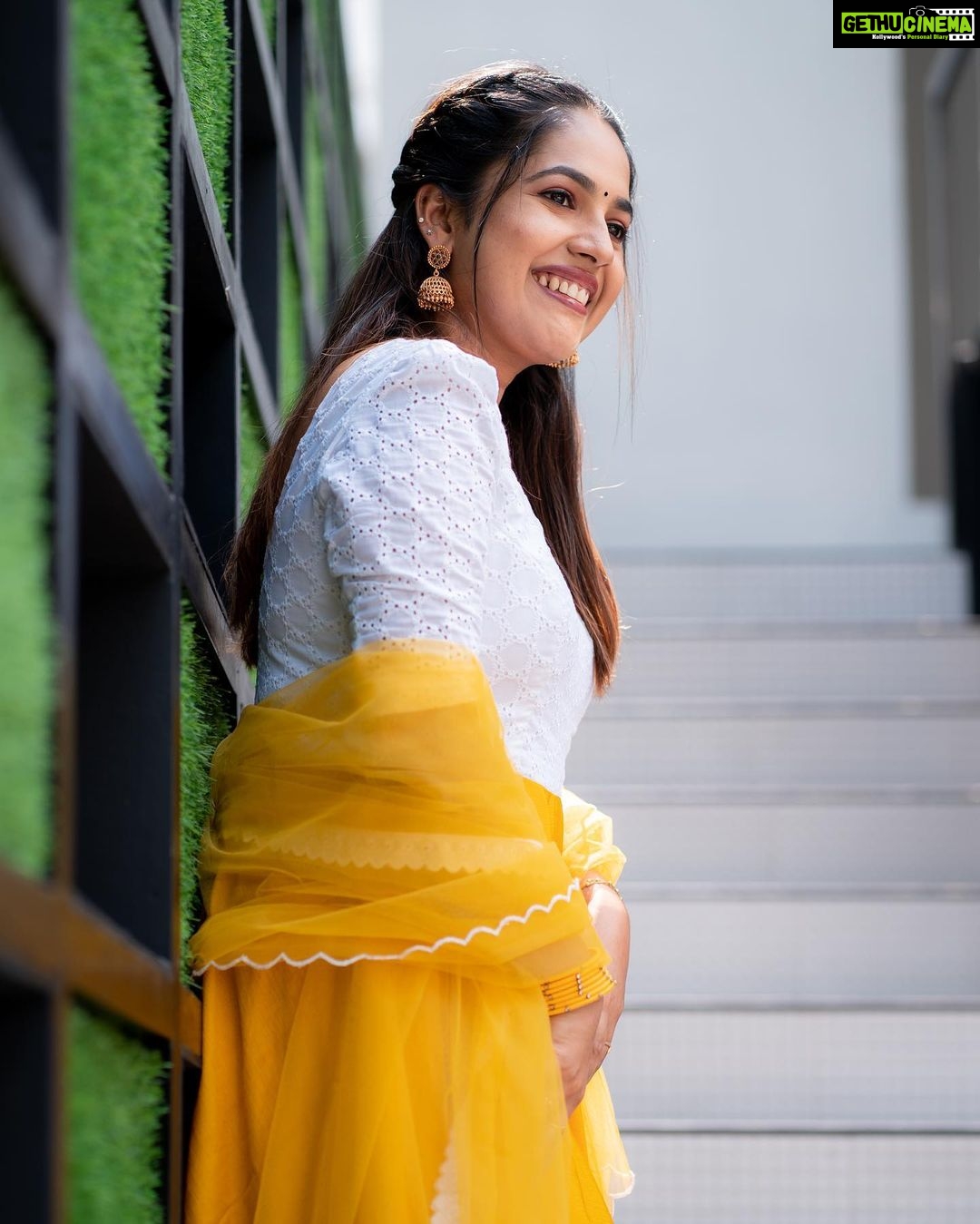 Amrutha Nair Instagram - 💛🥰 Outfit @udupp_by_devikaraju Location @blushingtone_by_veenavineeth MUA @blushingtone_by_veenavineeth Pic @vipinjkumar