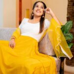 Amrutha Nair Instagram - 💛💐 Attire @udupp_by_devikaraju Pic @vipinjkumar Location @blushingtone_by_veenavineeth MUA @blushingtone_by_veenavineeth #reelsinstagram #yellow #white #pic Trivandrum, India