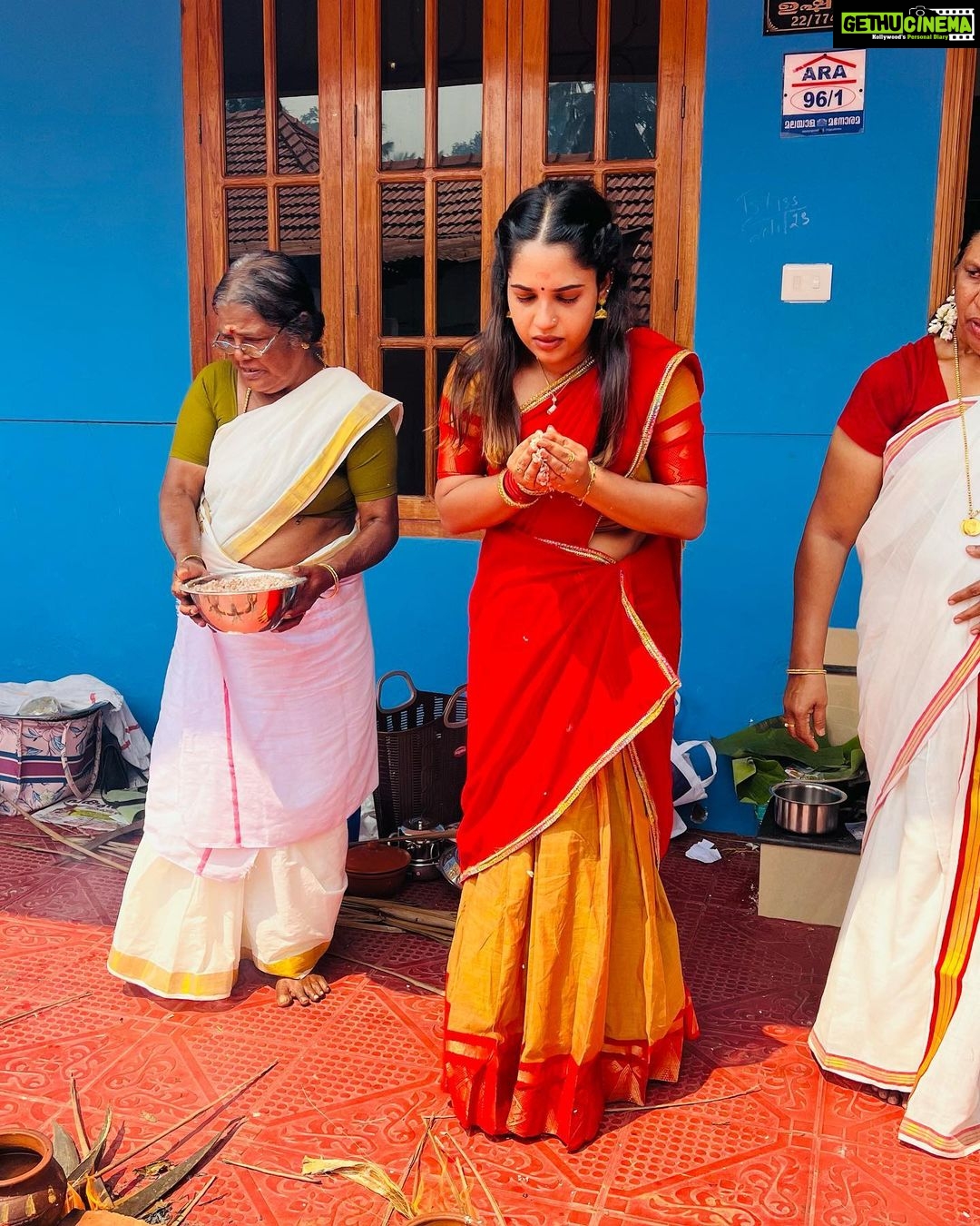 Amrutha Nair Instagram - വ്രതശുദ്ധിയോടെ എല്ലാ സങ്കടങ്ങളും എല്ലാ ആഗ്രഹങ്ങളും അമ്മയിൽ അർപ്പിച്ചുകൊണ്ട് മറ്റൊരു പൊങ്കാല കൂടി #attukalpongala ♥️ Trivandrum, India