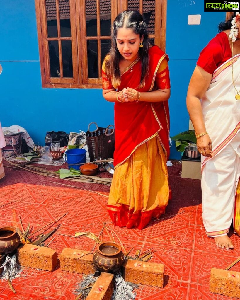 Amrutha Nair Instagram - വ്രതശുദ്ധിയോടെ എല്ലാ സങ്കടങ്ങളും എല്ലാ ആഗ്രഹങ്ങളും അമ്മയിൽ അർപ്പിച്ചുകൊണ്ട് മറ്റൊരു പൊങ്കാല കൂടി #attukalpongala ♥️ Trivandrum, India