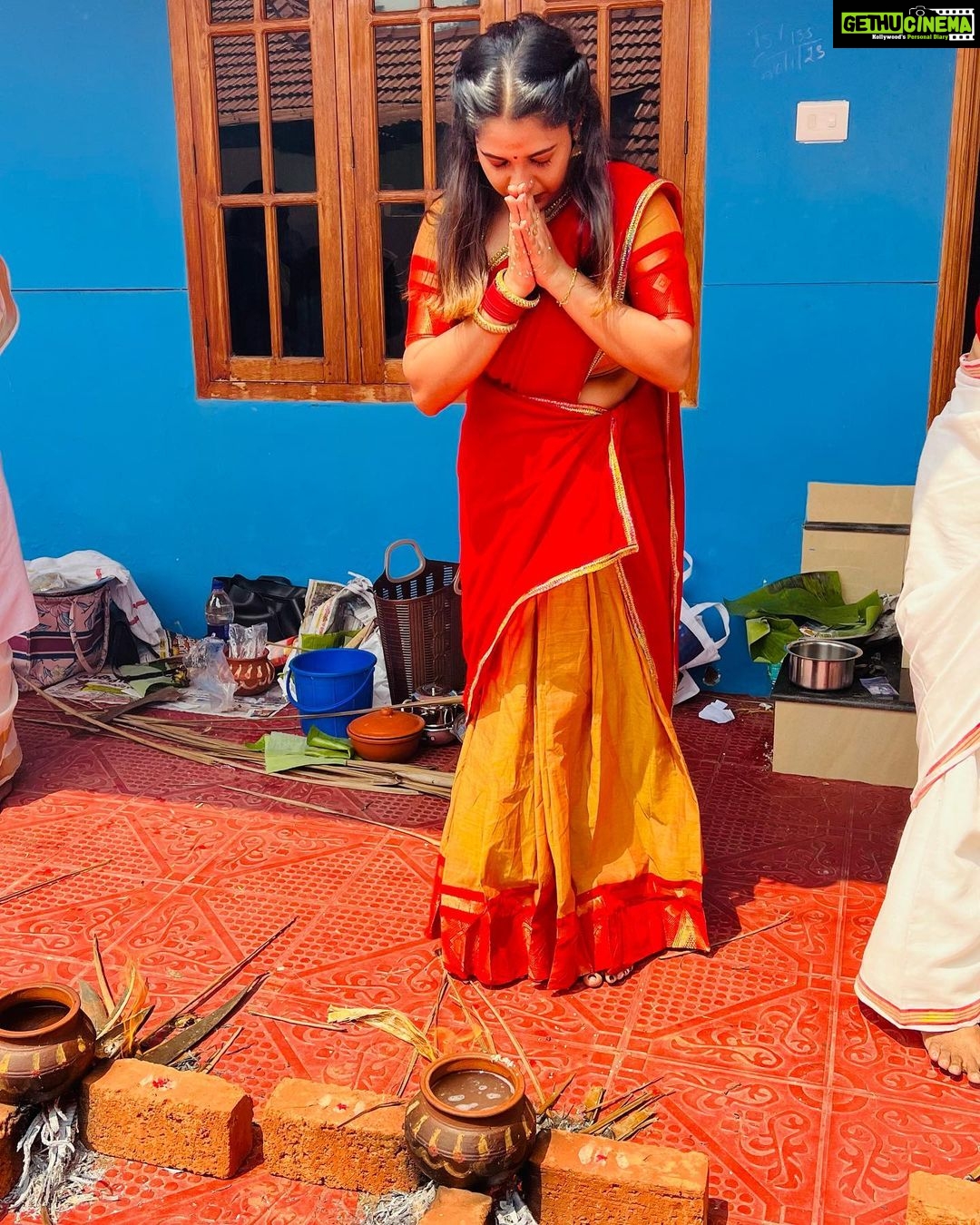 Amrutha Nair Instagram - വ്രതശുദ്ധിയോടെ എല്ലാ സങ്കടങ്ങളും എല്ലാ ആഗ്രഹങ്ങളും അമ്മയിൽ അർപ്പിച്ചുകൊണ്ട് മറ്റൊരു പൊങ്കാല കൂടി #attukalpongala ♥️ Trivandrum, India