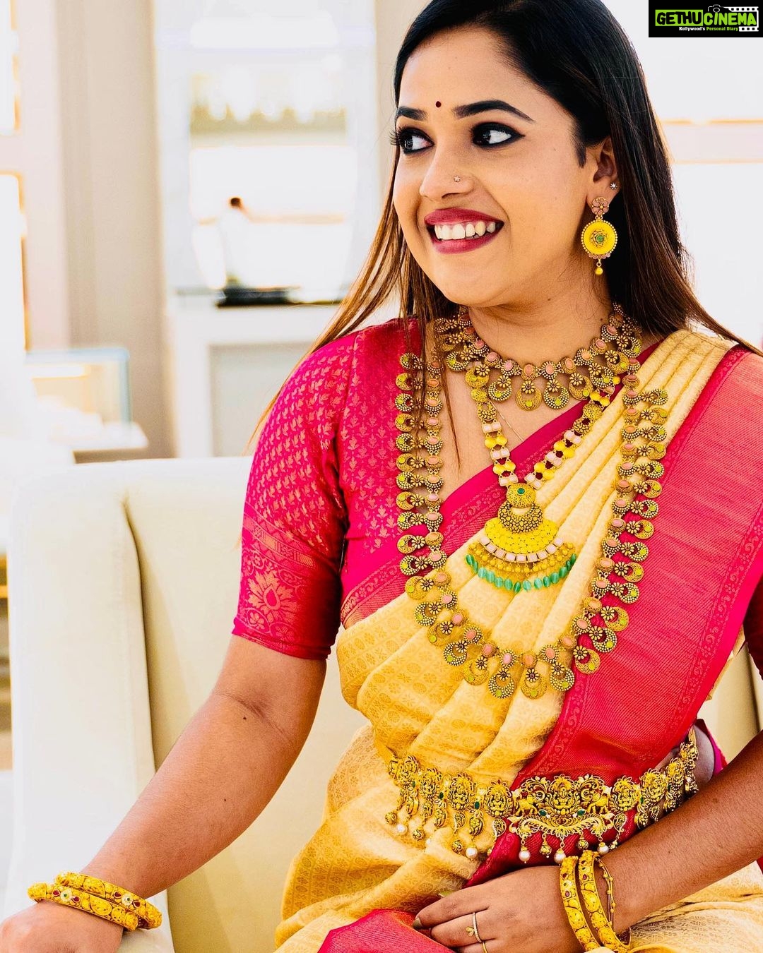 Amrutha Nair Instagram - ♥️ 📸 @vipinjkumar Jewellery @pothysswarnamahal Attire @brand_nithara_ Thiruvananthapuram, Kerala, India