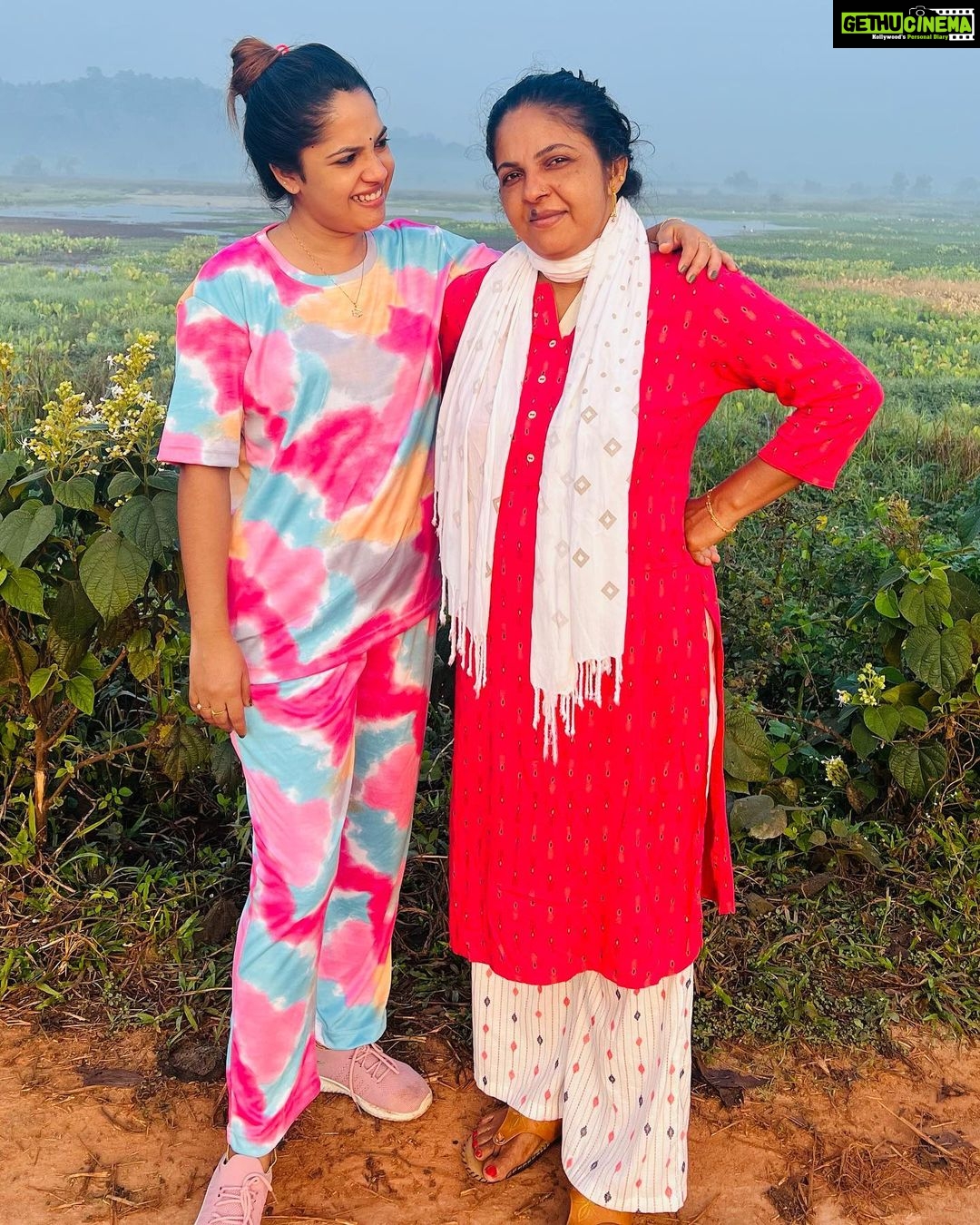 Amrutha Nair Instagram - Mummy’s attitude 🫣♥️ @ambily__nair Ma outfit @preethi.shapewear.in Vellayani