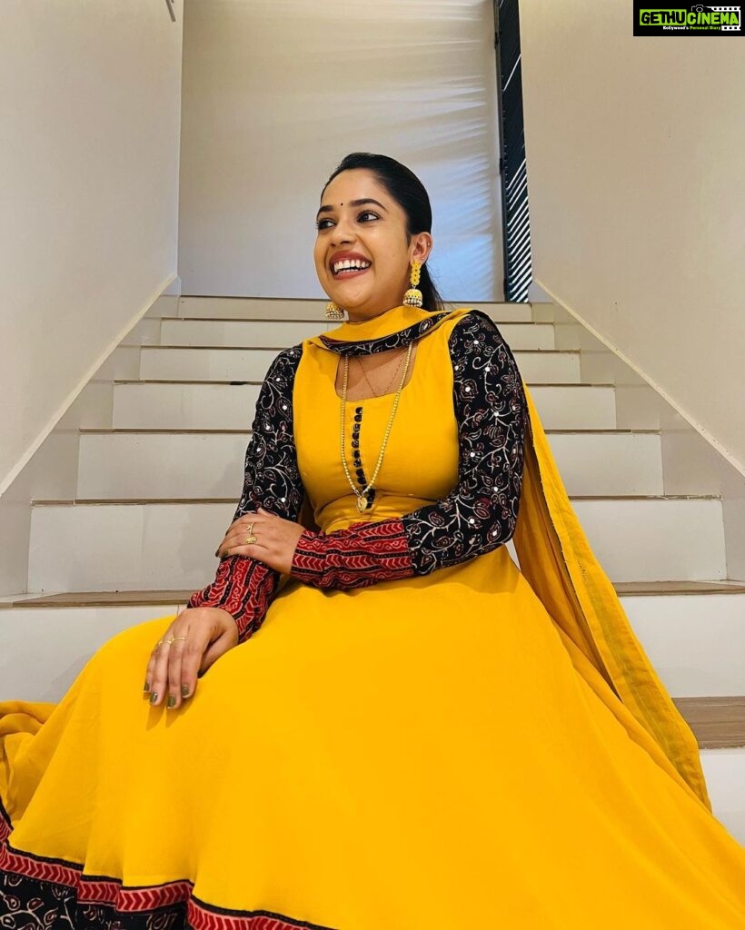 Amrutha Nair Instagram - Yellow 💛 Outfit @_mayuracouture_ 📸 @__.rev_athi___