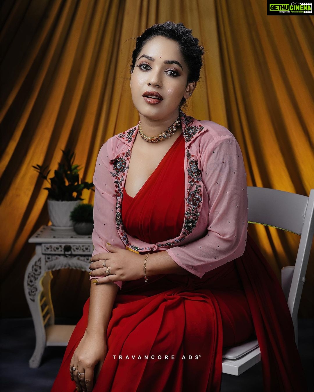 Amrutha Nair Instagram - Happyyyyy New Year Everyone ♥️♥️♥️ Attire @bybbecca 📸 @jithuthampifm @travancoreads MUA @brides_of_deepthi Team @tbilisi_events @jishnu_budgetweddings @padma_kumar_vinu @signature_by_jithin