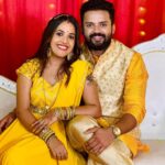 Amrutha Nair Instagram - Varun & Rekha 💛🫰🏻 @_aju_thomas_ Costume @fab.d.studio @asianet @geethagovindam23 Trivandrum, India