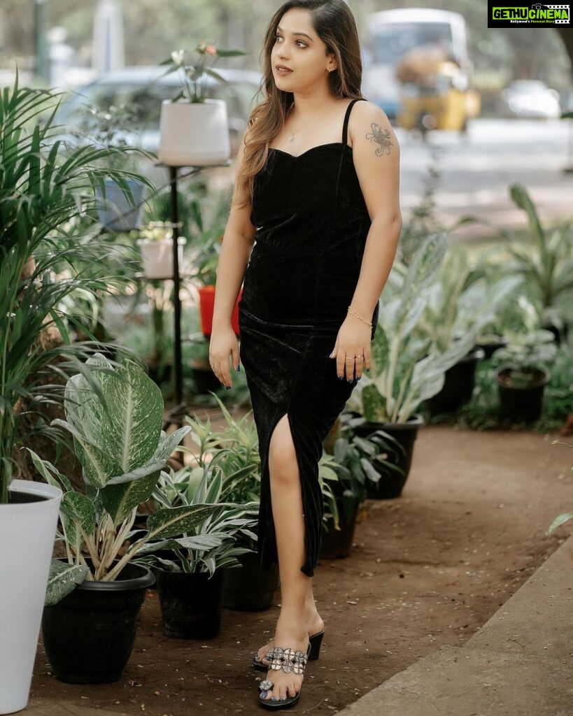 Amrutha Nair Instagram - 🖤 Outfit @shoppers.budget MUA @roshnistvm