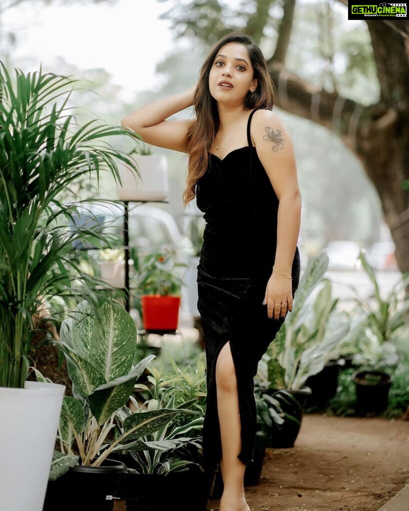 Amrutha Nair Instagram - 🖤 Outfit @shoppers.budget MUA @roshnistvm