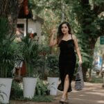 Amrutha Nair Instagram - Black series 🖤 : Bag @fashion_beetle2 Outfit @shoppers.budget MUA @roshnistvm Pic @vipinjkumar