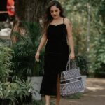 Amrutha Nair Instagram – Black series 🖤
:
Bag @fashion_beetle2 
Outfit @shoppers.budget 
MUA @roshnistvm 
Pic @vipinjkumar