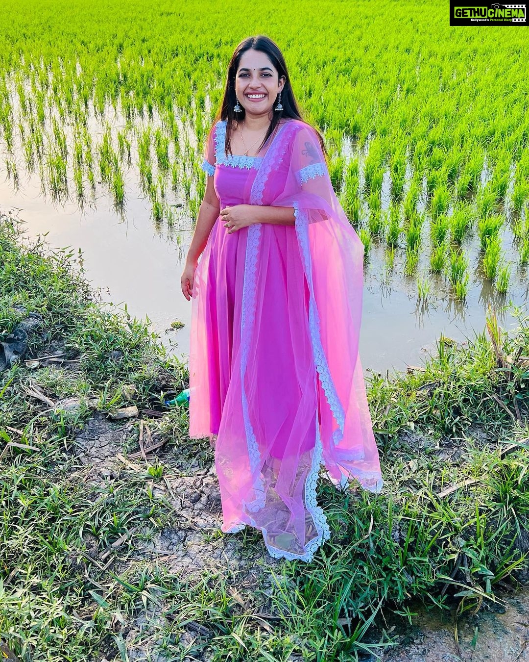 Amrutha Nair Instagram Attire pradwana tamil love instagram amrutha-nair-instagram-attire-pradwana-tamil-love-instagram