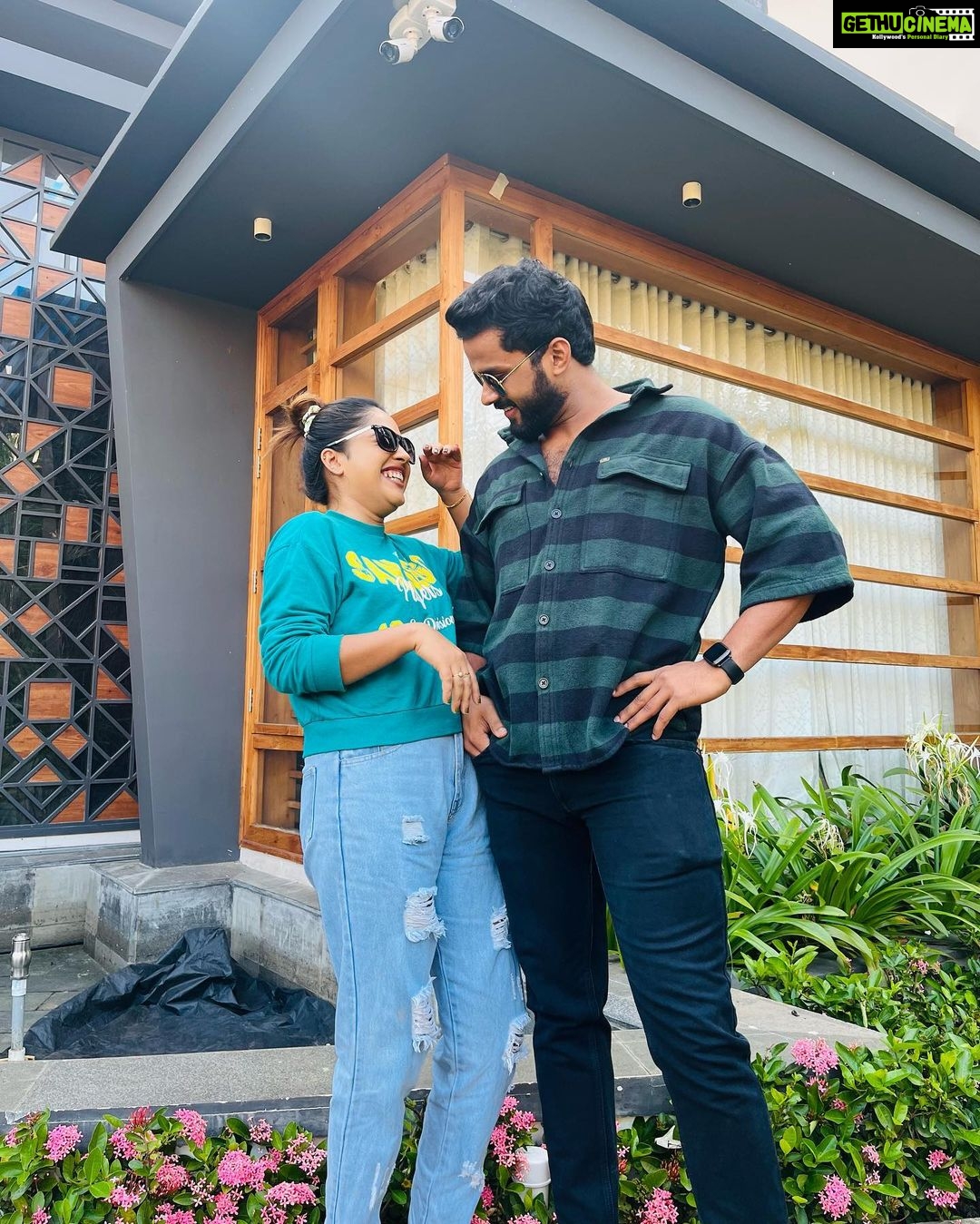 Amrutha Nair Instagram - ♥️🙈 @_aju_thomas_ . . 📸 @__.rev_athi___ Chennai, India