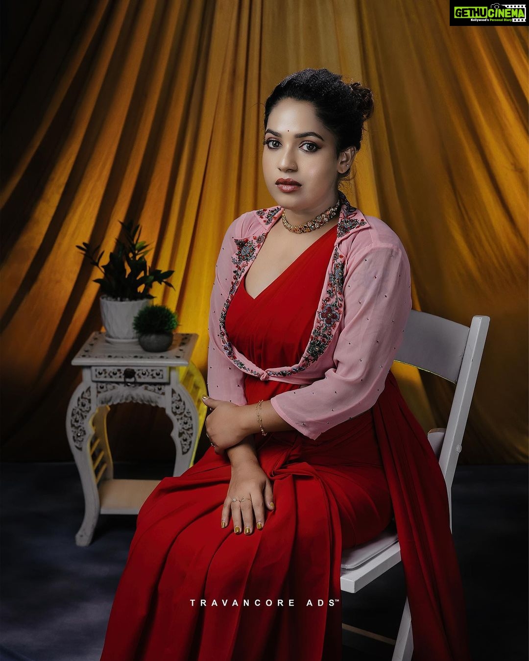 Amrutha Nair Instagram - Happyyyyy New Year Everyone ♥️♥️♥️ Attire @bybbecca 📸 @jithuthampifm @travancoreads MUA @brides_of_deepthi Team @tbilisi_events @jishnu_budgetweddings @padma_kumar_vinu @signature_by_jithin