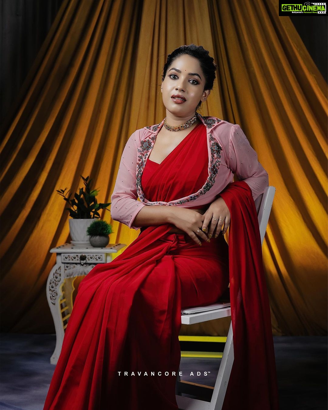 Amrutha Nair Instagram - Happyyyyy New Year Everyone ♥️♥️♥️ Attire @bybbecca 📸 @jithuthampifm @travancoreads MUA @brides_of_deepthi Team @tbilisi_events @jishnu_budgetweddings @padma_kumar_vinu @signature_by_jithin