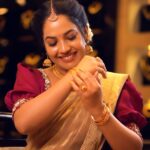 Amrutha Nair Instagram - ഒരു ലക്ഷം രൂപവരെ വിലമതിക്കുന്ന Diamond necklace സ്വന്തമാക്കാൻ നിങ്ങൾക്കിതാ ഒരു സുവർണ്ണാവസരം. @mychungath @chungath_jewellery Jewell stories by Chungath contest. I am challenging my friends @_.revathi_murali_ @drjosephine_13 @athira_madhav @shraddha_shabu and completing my participation. MUA @brides_of_deepthi For more details visit the Instagram page of Chungath Jewelry or your nearest showroom now! Or make a call to 8943431234 #jewelstoriesbychungath #chungathcontest