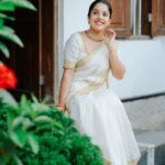 Amrutha Nair Instagram - ♥️ Attire @tanirika_collectio Pic @vipinjkumar MUA @blushingtone_by_veenavineeth Jewellery @gem.forher Blouse design @vybhadesignerstudio
