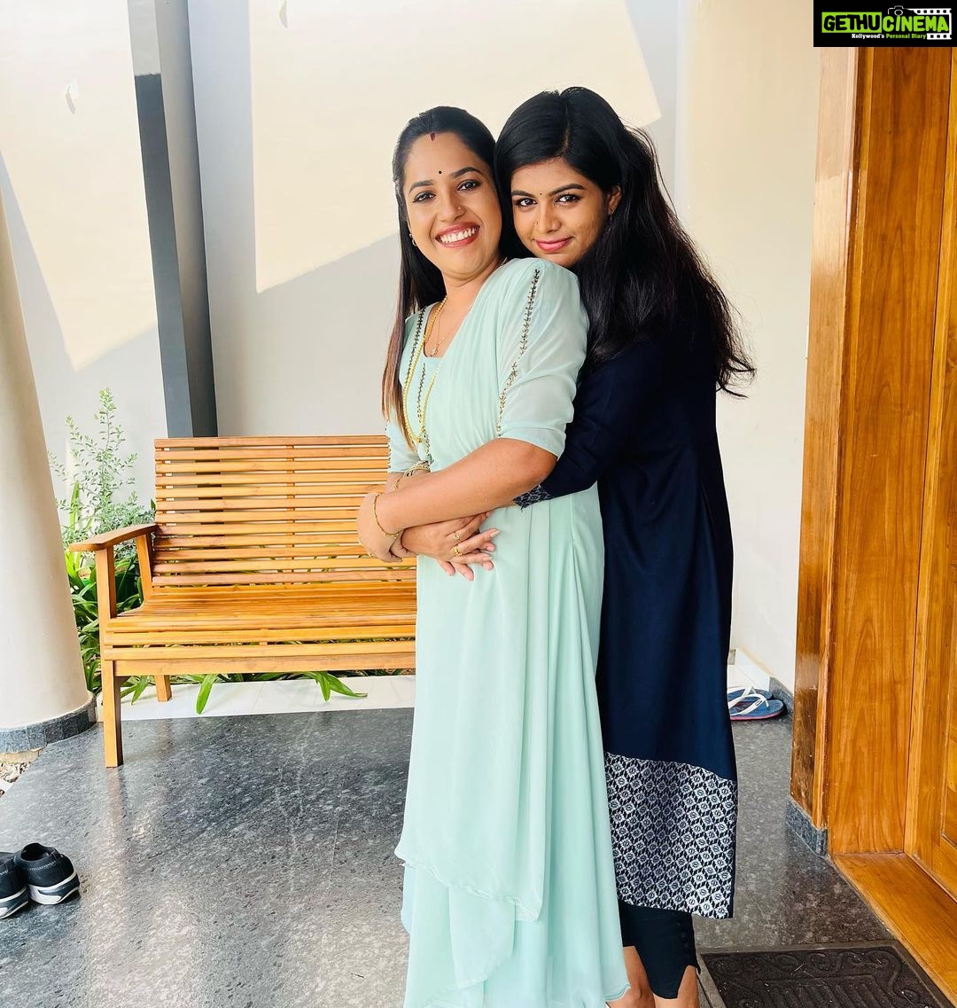 Amrutha Nair Instagram - 🫰🏻😘 @_.revathi_murali_ Outfit @_aneeva__collections_ Trivandrum, India
