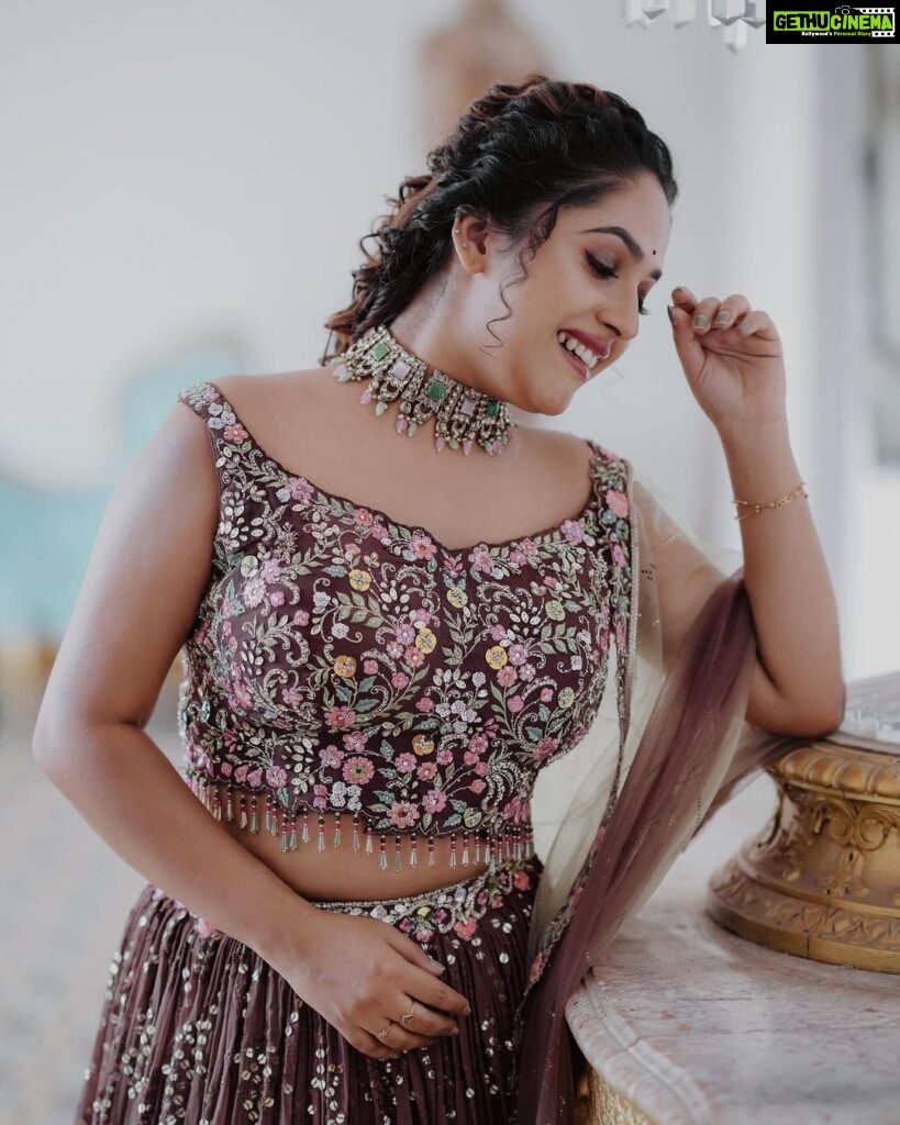 Amrutha Nair Instagram - 🦋 Shot by : @kanojo_stories @vaisakh_mascara Retouch @vipinjkumar Mua : @blushingtone_by_veenavineeth Outfit by @taavisha_by_geethu , @the_rental_jeannie Ornaments by @alameen_fashion_jewels Trivandrum, India