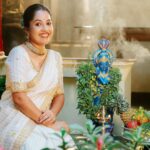 Amrutha Nair Instagram - ഏവർക്കും ഹൃദയം നിറഞ്ഞ വിഷു ആശംസകൾ♥️ Pic @vipinjkumar Attire @tanhai.in Mua @blushingtone_by_veenavineeth Ornaments @gem.forher Blouse design @vybhadesignerstudio #trendingreels #vishu #celebration