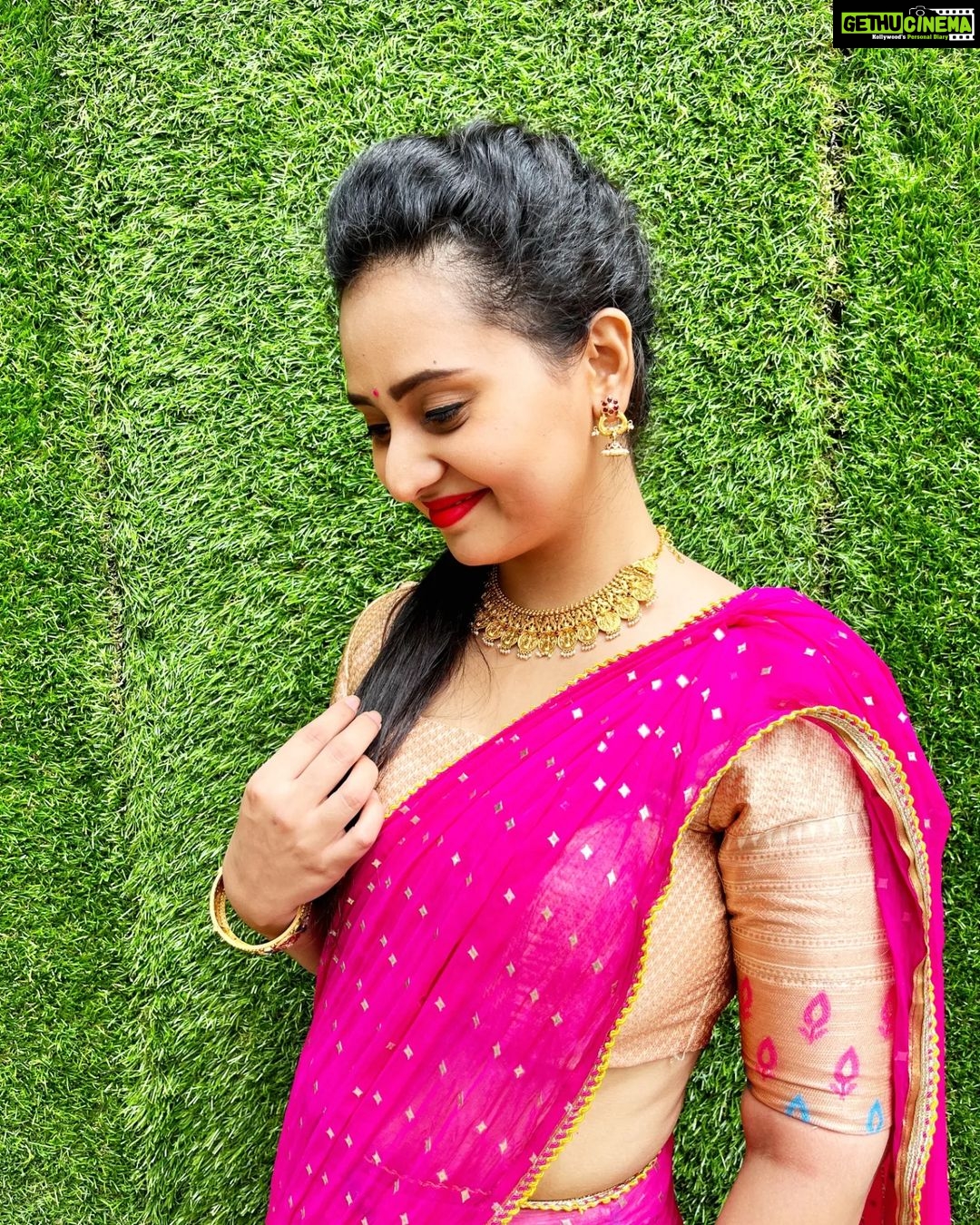 Amulya Instagram - Varmahalakshmi Habbada shubashayagalu 🌻