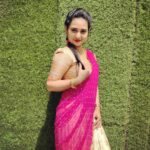 Amulya Instagram - ವರಮಹಾಲಕ್ಷ್ಮಿ ಹಬ್ಬದ ಶುಭಾಶಯಗಳು 🌻 Designer : @memsahib_byshachinaheggar