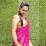 Amulya Instagram - ವರಮಹಾಲಕ್ಷ್ಮಿ ಹಬ್ಬದ ಶುಭಾಶಯಗಳು 🌻 Designer : @memsahib_byshachinaheggar