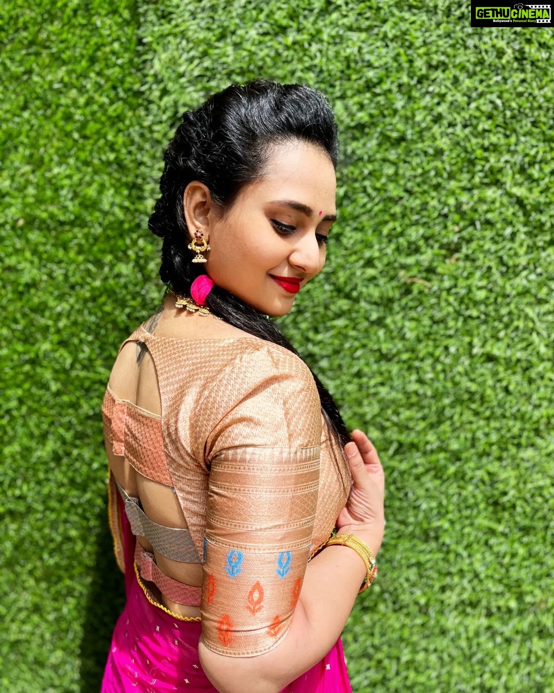 Amulya Instagram - Varmahalakshmi Habbada shubashayagalu 🌻