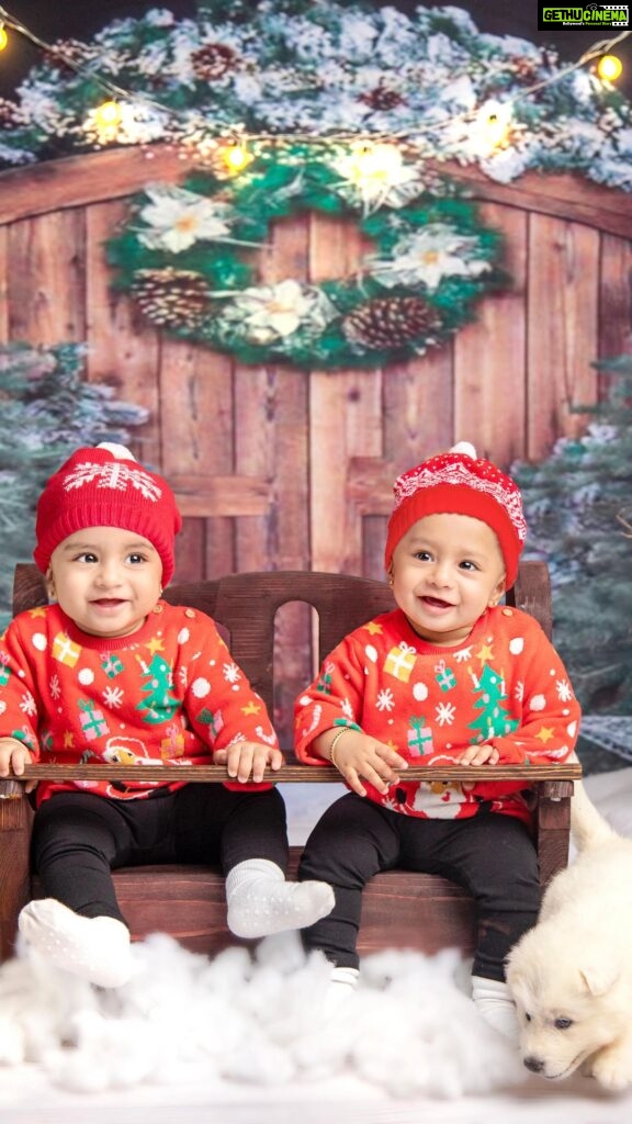 Amulya Instagram - Atharv & Aadhav 1st #Christmas 🎅 Happy Christmas everyone 🎄 Photography : @giggly_tots