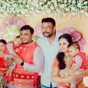 Amulya Instagram - ಹೃತ್ಪೂರ್ವಕ ಧನ್ಯವಾದಗಳು -Heartful thanks 🙏 @darshanthoogudeepashrinivas sir for gracing the occasion of ‘Atharv & Aadhav ‘ naming ceremony and blessing them 😍 #dboss