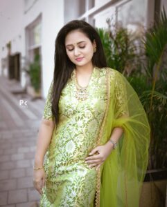 Amulya Instagram - “Be a giver” A giver of love , A giver of good vibes and giver of strength 💚

Photography: @pkstudiophotography