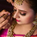 Amulya Instagram - Happy Ugadi 🌻 Photography : @pkstudiophotography Jewellery : @gajraj_jewellers Make up : @yathishmakeover03 Blouse : @sanvis_boutique