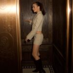 Amy Jackson Instagram – Going up 🌡️

Wearing @ferragamo 
x @kstewartstylist @stylebyco 
GlamFam @kateglanfieldmakeup @sandrahahnel 

For the iconic @penhaligons_london soirée
📸 @rebeccaspencer_photography