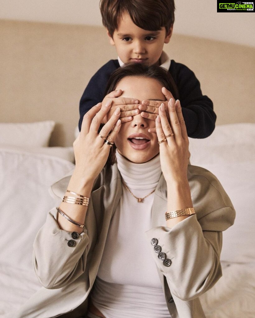 Amy Jackson Instagram - Adorned with a whole lotta love and beautiful @bulgari this Mother’s Day ✨ #Bulgari #Partnership #BecauseofYouIAm #TheWondersofLove #MothersDay Shot by @milianeyes ✨ #AD