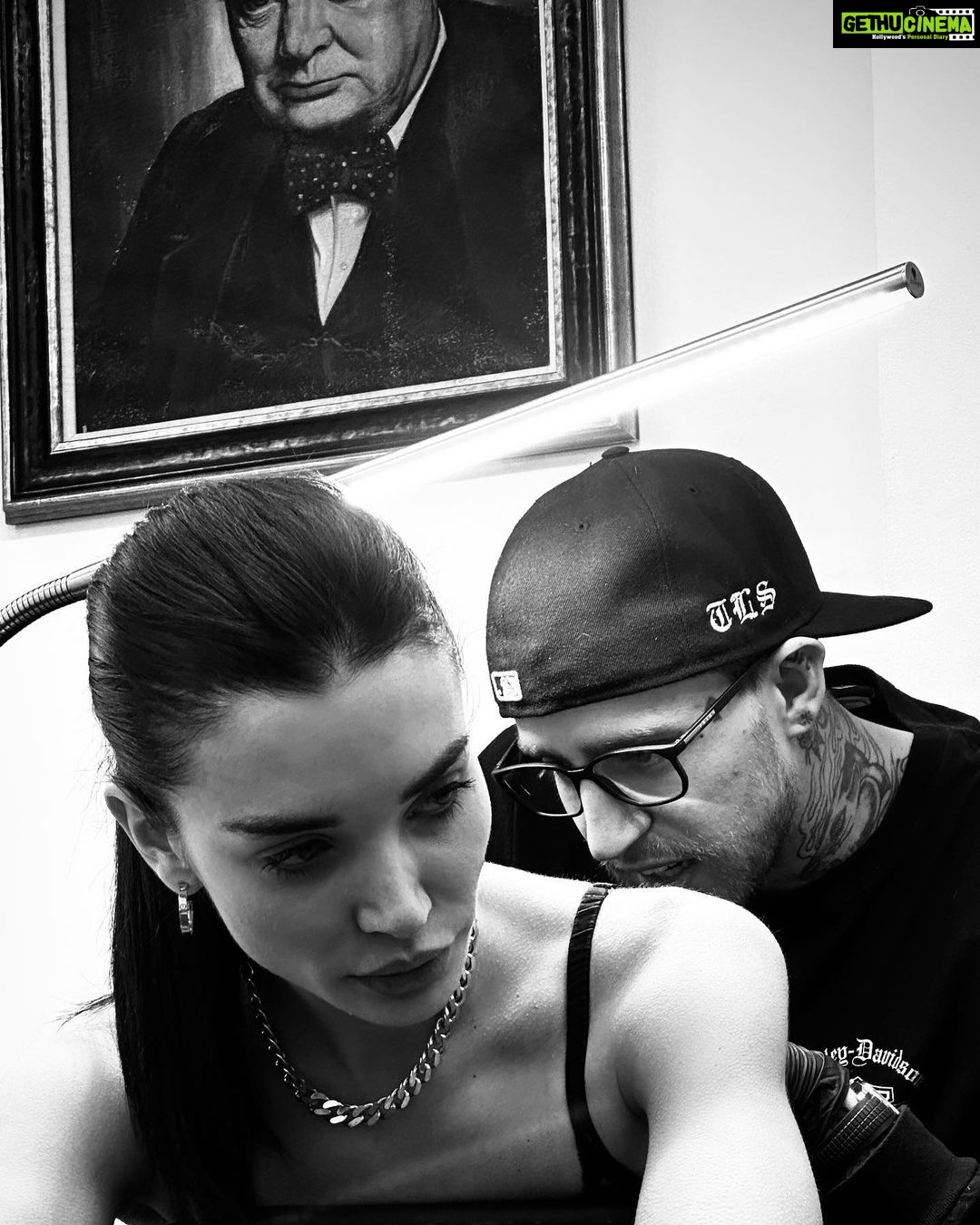 Amy Jackson Instagram - 21st century Picasso @mileslangford 💯 London, United Kingdom