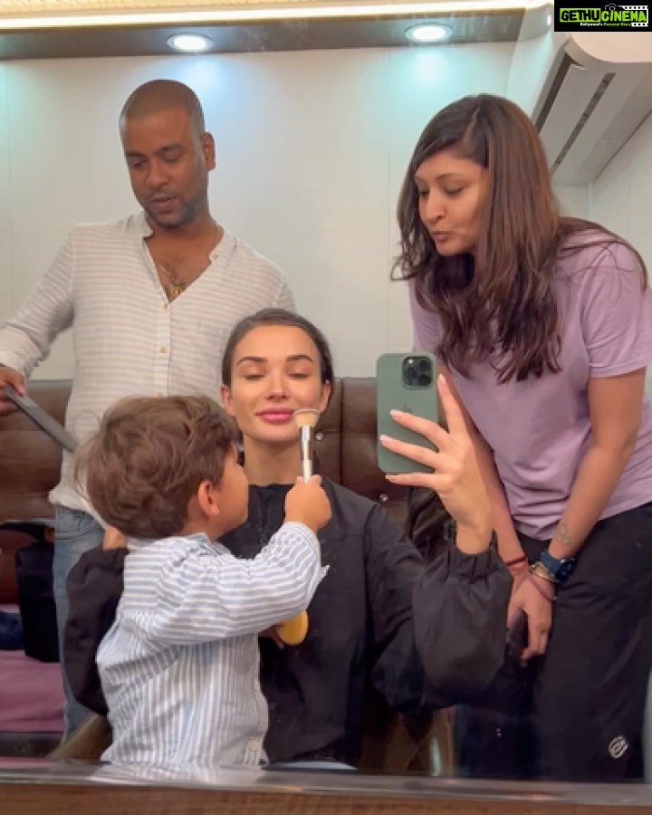 Amy Jackson Instagram - IT’S A WRAP! Thanks to an incredible cast & crew for one of the most memorable shoots to date…having the chance to have my lil man on set with me for the first time was just the best ✨