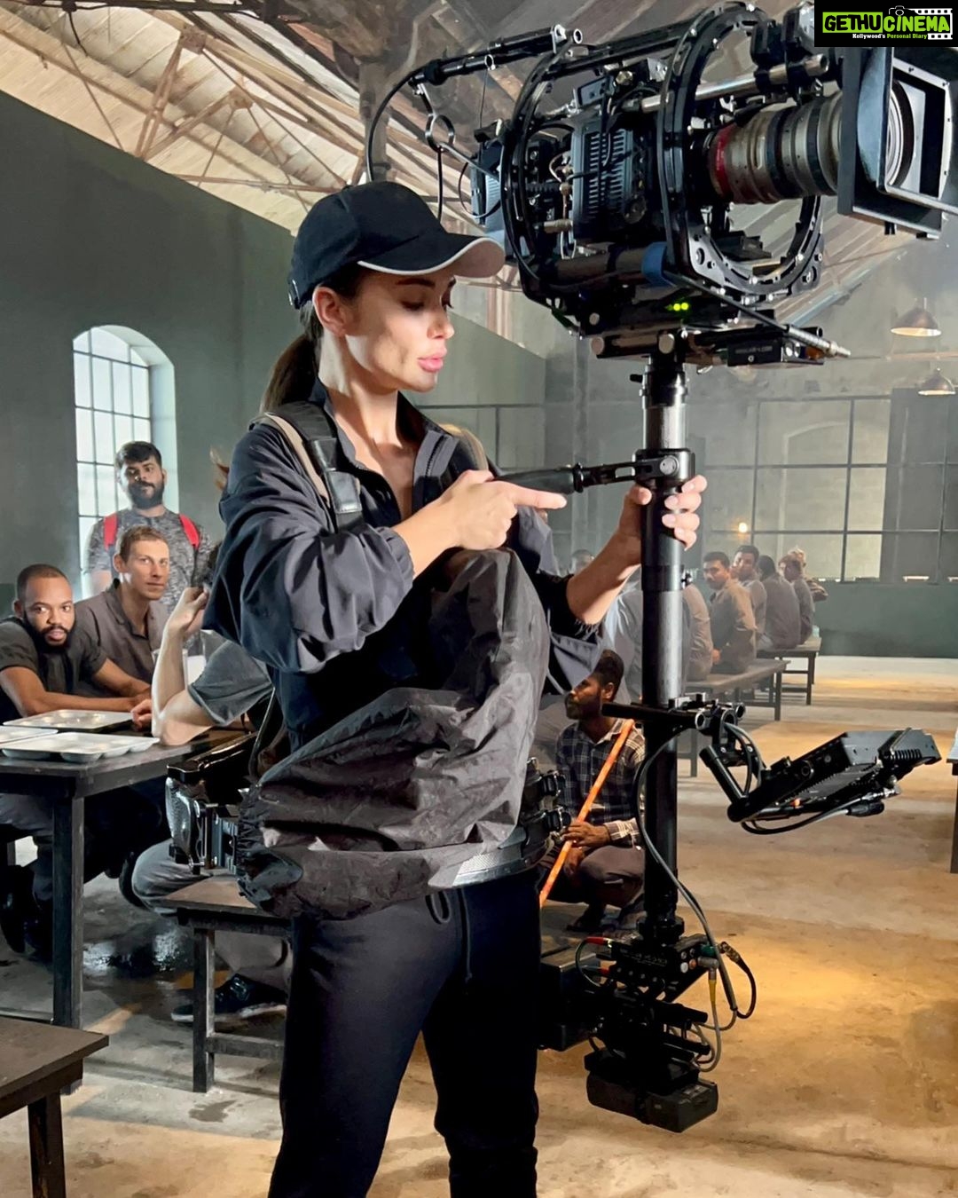 Amy Jackson Instagram - IT’S A WRAP! Thanks to an incredible cast & crew for one of the most memorable shoots to date…having the chance to have my lil man on set with me for the first time was just the best ✨
