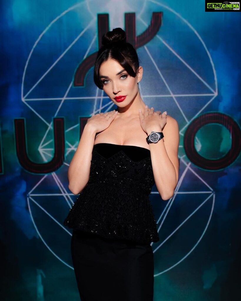 Amy Jackson Instagram - Time for the @SangBleu design - by @hublot. Congratulations @MaximePlesciaBuchi on another masterpiece collection with #Hublot Milan, Italy