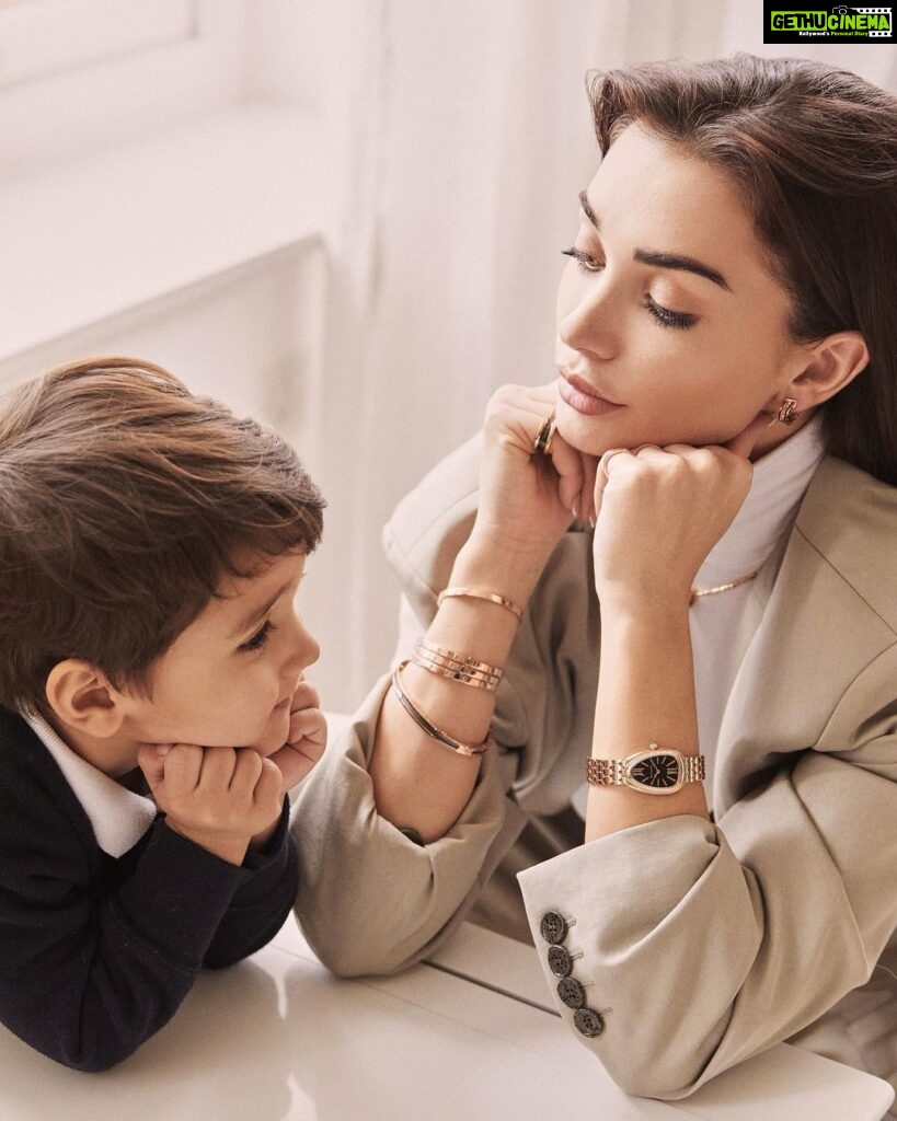 Amy Jackson Instagram - Adorned with a whole lotta love and beautiful @bulgari this Mother’s Day ✨ #Bulgari #Partnership #BecauseofYouIAm #TheWondersofLove #MothersDay Shot by @milianeyes ✨ #AD