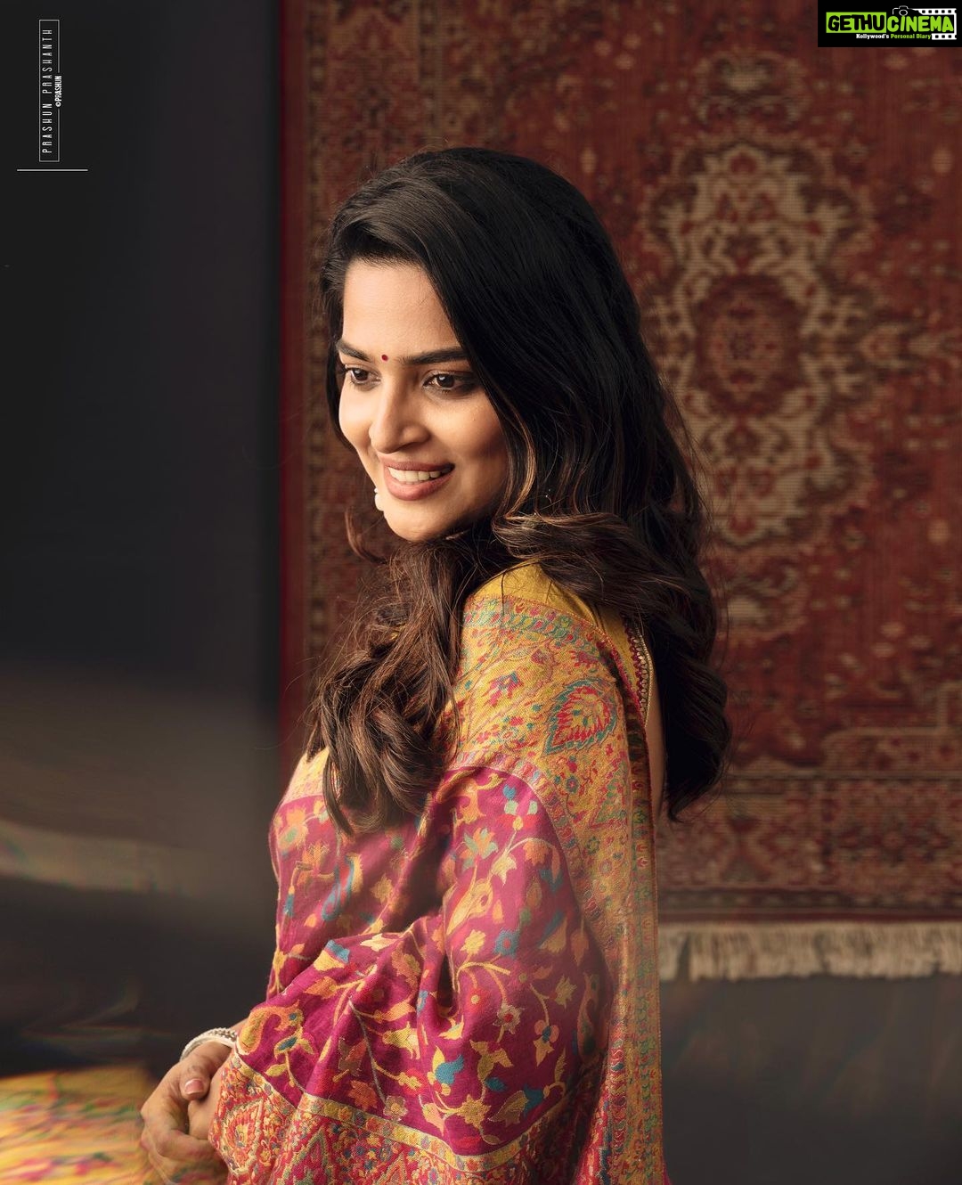 Anagha - 73.6K Likes - Wardrobe / styling : @savinidii_official
Photography @prachuprashanth
Makeup and hair : @reenapaiva
Managed by @arunprajeethm
Pro @prosrivenkatesh